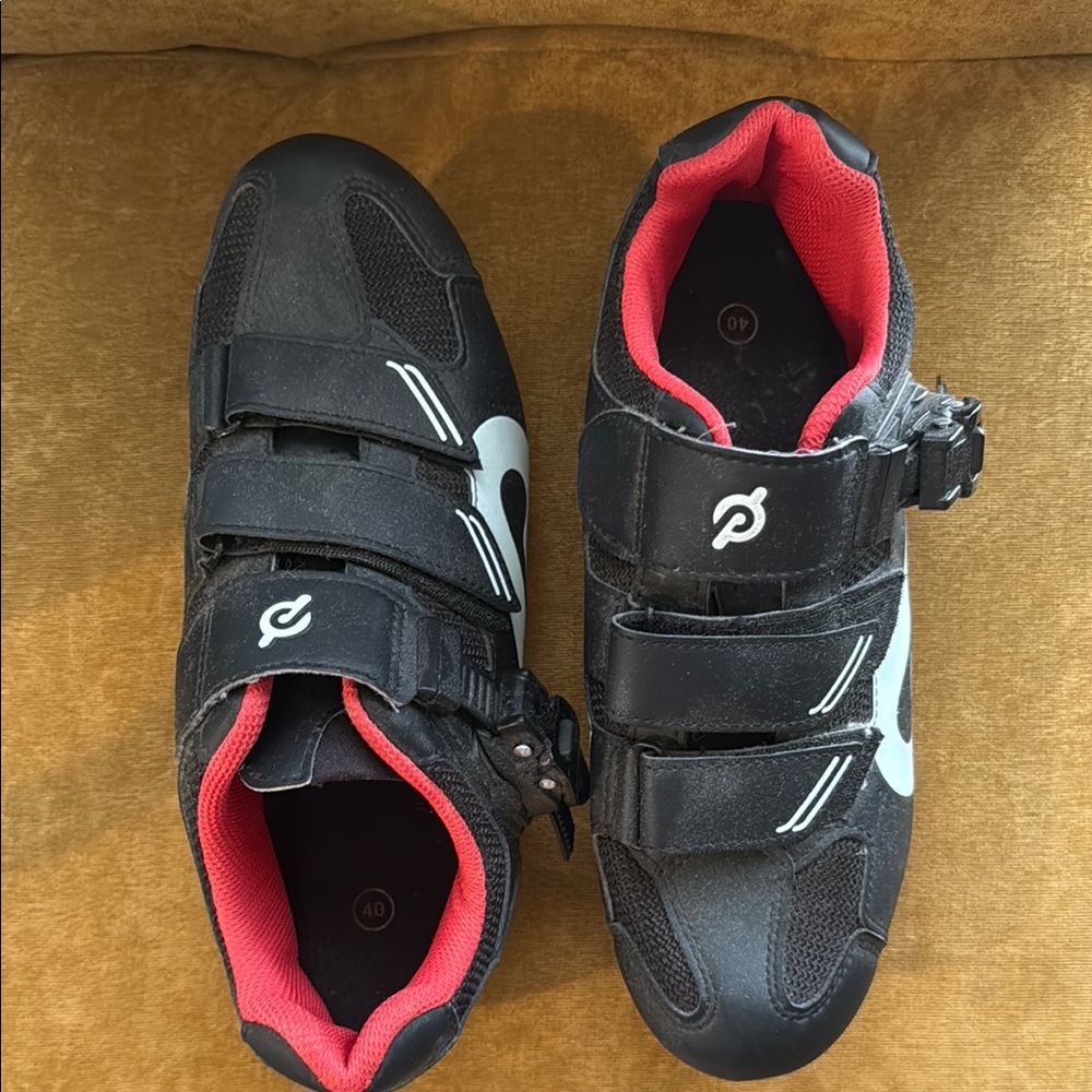 Size 40/9 Peloton Cycling Shoes